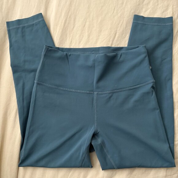 Blue Lululemon 3/4 Leggings - Picture 1 of 1